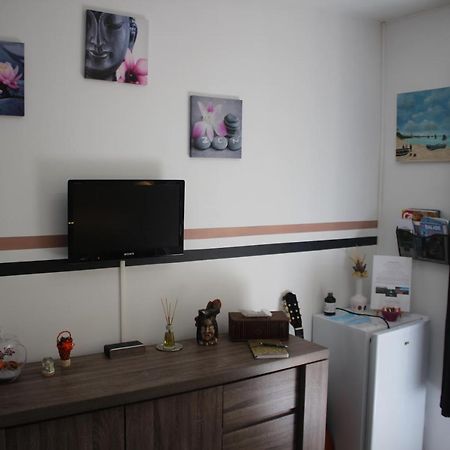 Philippe & Marie, A Louer Petite Chambre Chez L'Habitant Avec Terrasse Dans Villa, Au Pied Du Luberon Кюкюрон Екстериор снимка