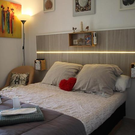 Philippe & Marie, A Louer Petite Chambre Chez L'Habitant Avec Terrasse Dans Villa, Au Pied Du Luberon Кюкюрон Екстериор снимка