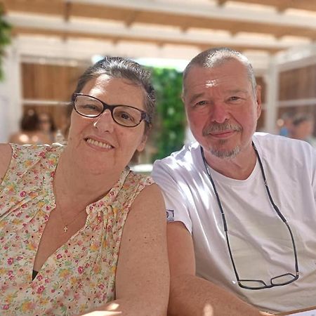 Philippe & Marie, A Louer Petite Chambre Chez L'Habitant Avec Terrasse Dans Villa, Au Pied Du Luberon Кюкюрон Екстериор снимка