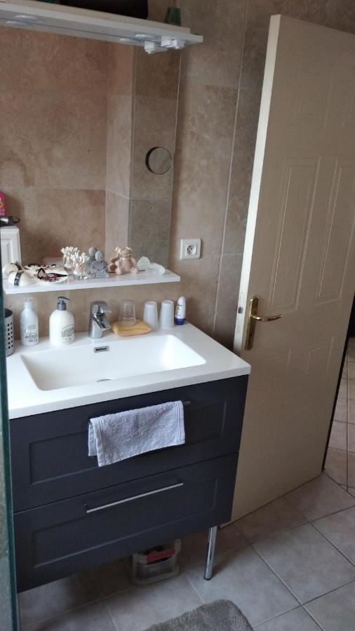 Philippe & Marie, A Louer Petite Chambre Chez L'Habitant Avec Terrasse Dans Villa, Au Pied Du Luberon Кюкюрон Екстериор снимка