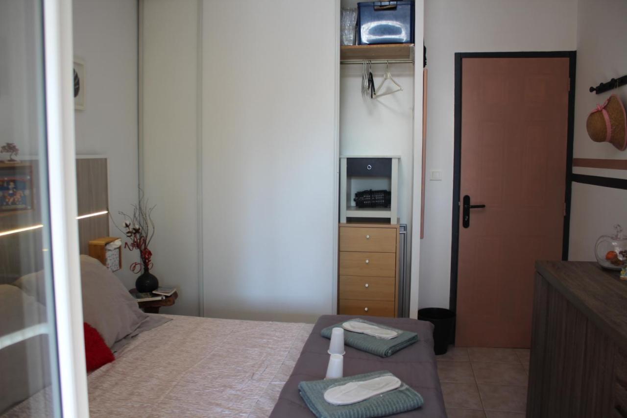Philippe & Marie, A Louer Petite Chambre Chez L'Habitant Avec Terrasse Dans Villa, Au Pied Du Luberon Кюкюрон Екстериор снимка