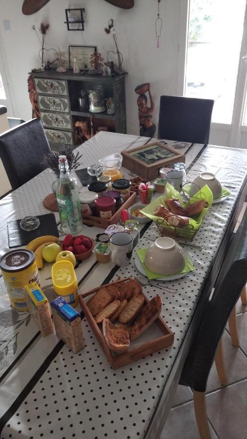 Philippe & Marie, A Louer Petite Chambre Chez L'Habitant Avec Terrasse Dans Villa, Au Pied Du Luberon Кюкюрон Екстериор снимка